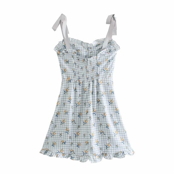 Adorable floral silky picnic fitted dress with bow tie shoulder straps - Picture 4 of 5